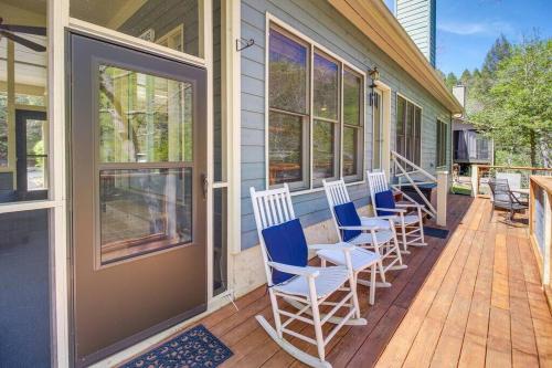 Riverfront Home w Gameroom & Screened Porch