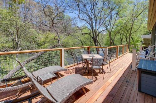 Riverfront Home w Gameroom & Screened Porch