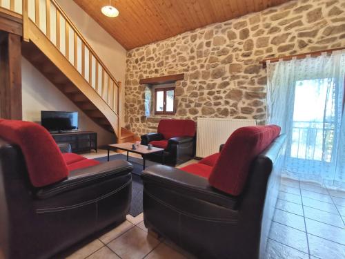 Gîte Saint-Romain-Lachalm, 4 pièces, 6 personnes - FR-1-582-269