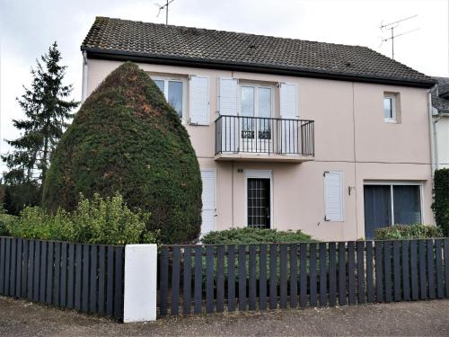 Gîte Sully-sur-Loire, 6 pièces, 6 personnes - FR-1-590-220