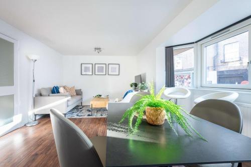 Picture of City Center,2 Bedroom Apartment With Parking