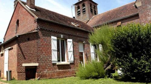 Chambre calme et accueillante, parking gratuit, navette gare ou aeroport Beauvais