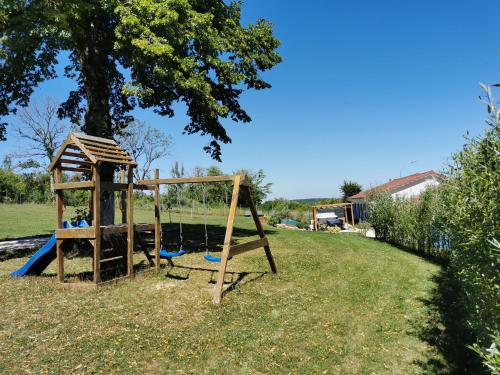 Gîte Colombey-les-Deux-Églises, 6 pièces, 10 personnes - FR-1-611-45