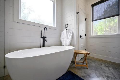 New Rustic Luxury Firepit Spa Games Sleeps 8 New Rustic Luxury Firepit Spa Games Sleeps 8