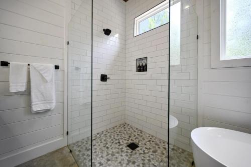 New Rustic Luxury Firepit Spa Games Sleeps 8 New Rustic Luxury Firepit Spa Games Sleeps 8