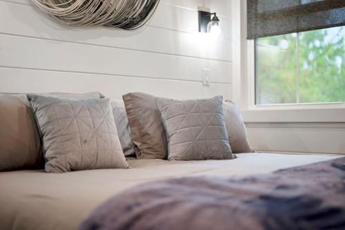 New Rustic Luxury Firepit Spa Games Sleeps 8 New Rustic Luxury Firepit Spa Games Sleeps 8