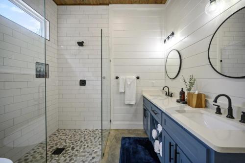 New Rustic Luxury Firepit Spa Games Sleeps 8 New Rustic Luxury Firepit Spa Games Sleeps 8