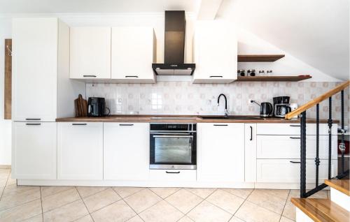 virtuve, Gorgeous Home In Slivnica in Slivnica