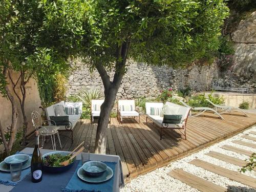 Charming villa in Meounes-les-Montrieux with private pool