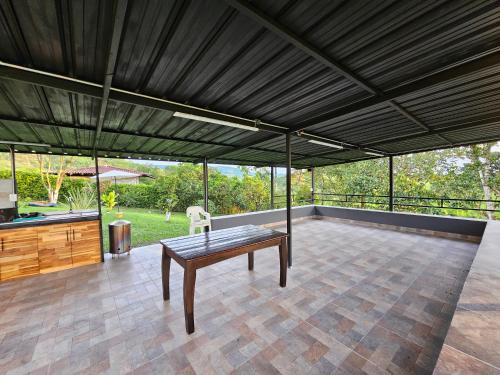 Casa Campestre De 6 Habitaciones Por Parceros Group in 오리엔테