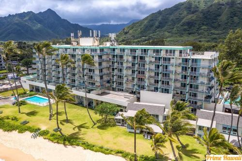 Beachfront Condo with AC in Punaluu