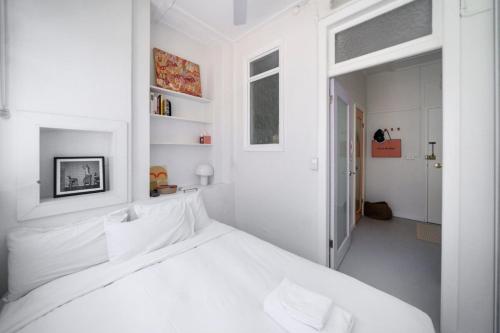 1920s Art-Deco Apartment in the Heart of the City - image 6