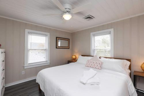 Beachwalk #4 8 minute walk to the beach