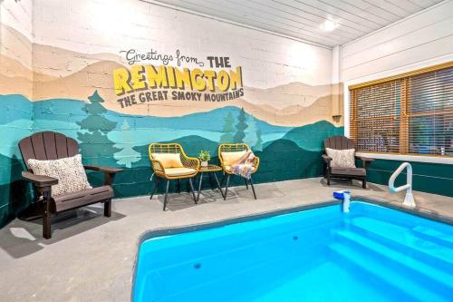 Sleeps 12! • Rare Private Pool • Dollywood 5 Mins in Sevierville, USA