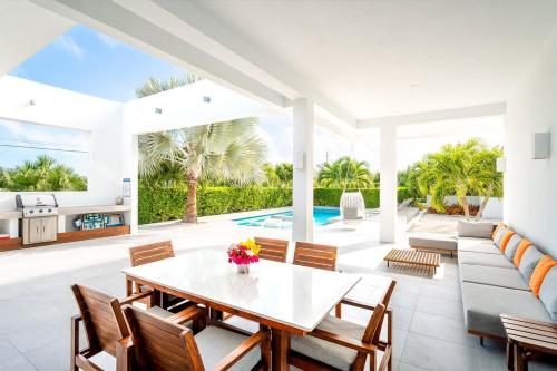 Beachside Villa with Pool and Resort Amenities - White Villas - v1