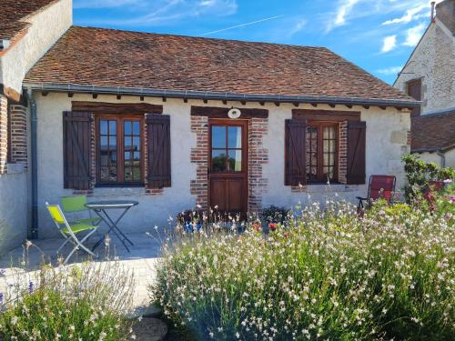 Roulotte confortable avec balcon en bois, climatisation et prêt de vélos, près du Château de Sully - FR-1-590-287 chambre d'hôte Saint-Père-sur-Loire