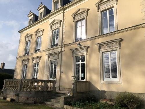 Charmant Château XIXème - Parc 2ha, Chambres Lumineuses, Petit Déjeuner Local, Proche Forêt et Cité Médiévale - FR-1-410-410 chambre d'hôte Torcé-Viviers-en-Charnie
