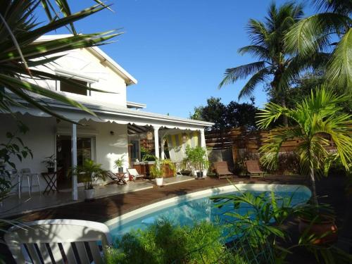 Villa de 2 chambres a Le Gosier a 200 m de la plage avec piscine privee jacuzzi et terrasse - Location, gîte - Le Gosier