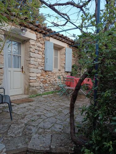 Sous la vigne gîte à louer Rustrel