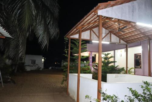 Royal Experience Pink Breeze Villa, Kuvathur ECR Highway Chennai in Kodapattinam