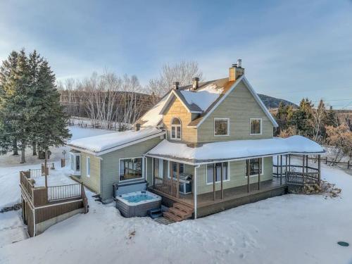 Idyllic Nature Retreat - Hot tub and Scenic Views