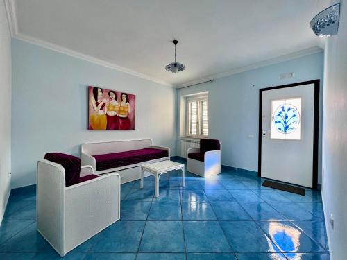 One-Bedroom Apartment image 7