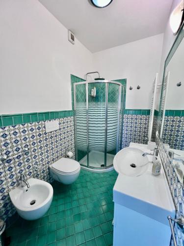 One-Bedroom Apartment image 5