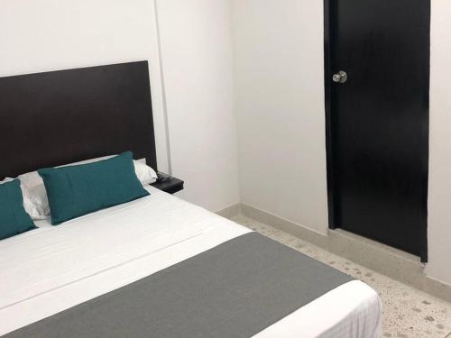 Double Room with Private Bathroom room in Hotel Mar Inn Cali