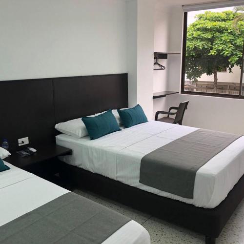 Quadruple Room with Private Bathroom image 4