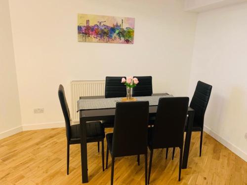 Modern 2 Bed Apartment Close to Gla Airport & M8 - image 3