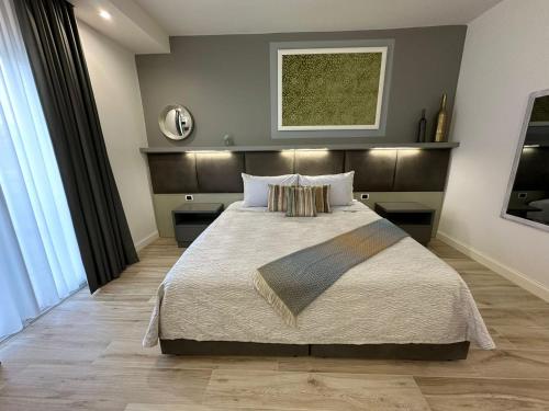 2 twin beds, 1 sofa bed