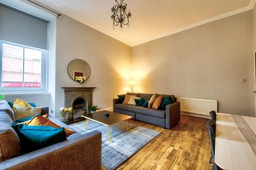Stylish & Spacious 3 Bedroom Apt in Finnieston, West End, Glasgow (photo 3)