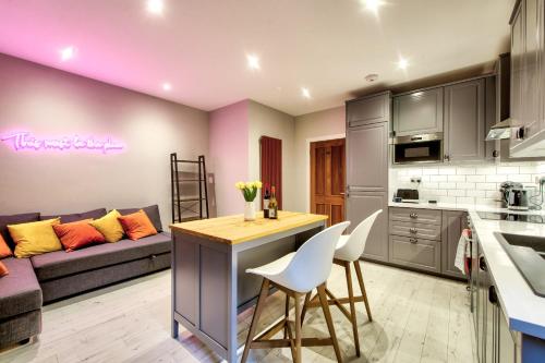 Stylish & Spacious 3 Bedroom Apt in Finnieston, West End, Glasgow (photo 6)