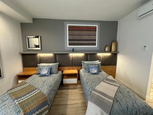 2 twin beds, 1 sofa bed