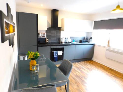 Newly refurbished 1 bed Apt in Hamilton Close to station and local amenities in Hamilton