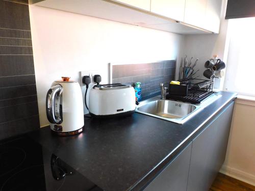Newly refurbished 1 bed Apt in Hamilton Close to station and local amenities in Hamilton