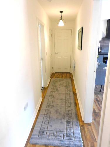 Newly refurbished 1 bed Apt in Hamilton Close to station and local amenities in Hamilton