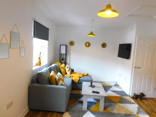 Newly refurbished 1 bed Apt in Hamilton Close to station and local amenities in Hamilton
