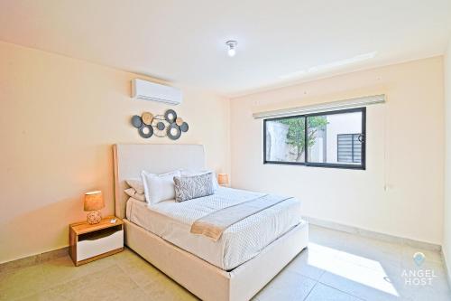 NEW Comfy Stay with Pool Onsite Steps from Malecón