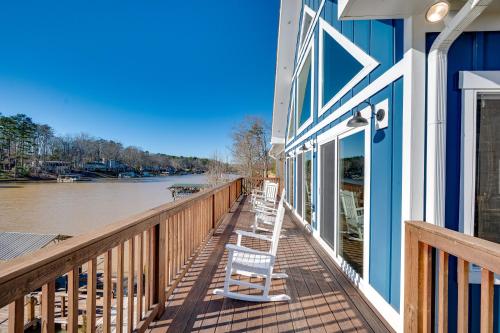 Lakefront New London Retreat with Dock and Hot Tub!