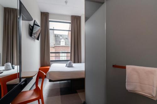 easyHotel Maastricht City Centre - image 7