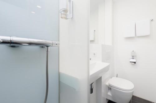 easyHotel Maastricht City Centre - image 9