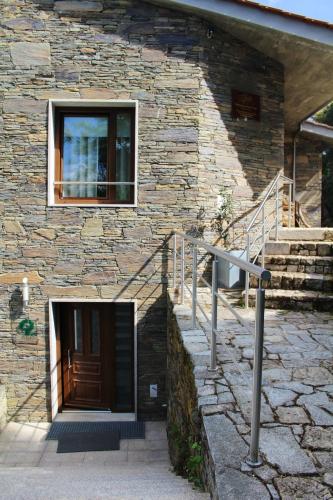 Spacious property in Bragança with lake and mountain view gîte à louer Gimonde