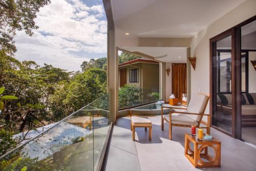 Balcony/terrace, Arenas Del Mar Beachfront & Rainforest Resort in Quepos