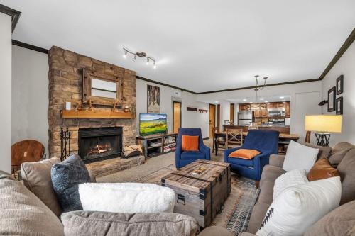 Modern 2BR Condo Near Ski Lift Walk Everywhere