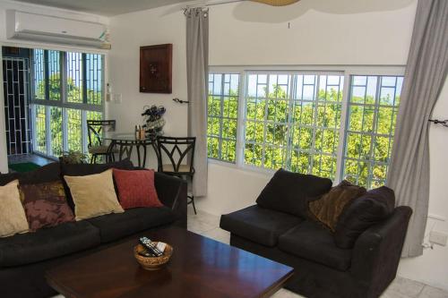 The Biltons - 6 min from airport- A/C in all rooms