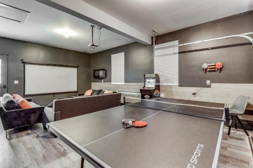 Poconos Home with Pool Access about 6 Mi to Ski Resort in Long Pond, USA