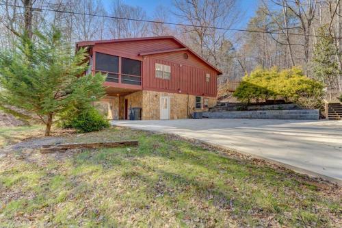 Wild Creek Cabin in Mineral Bluff, USA