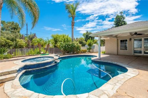 Casa De Packages for 6 people 2BD 3BA, 8 people 3BD 3BA, 10 people 3BD 4BA,12 people 4BD 4BA in Thousand Oaks, USA