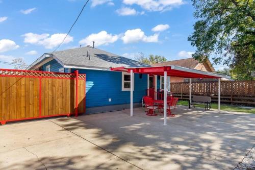 Stockyards Patriot Outpost - Sleeps 8 - Just 3/4 Miles